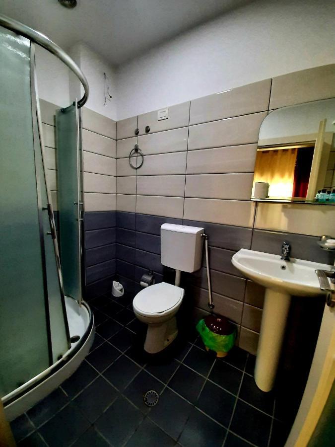Hotel Vila Giorgio Shkodër Eksteriør billede